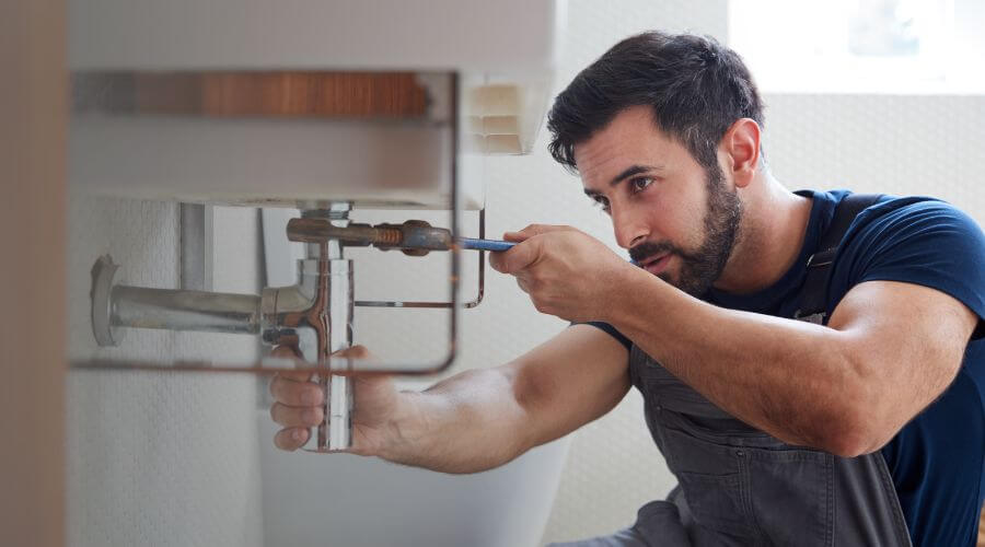 Water heater leaking fix in White Plains, MD